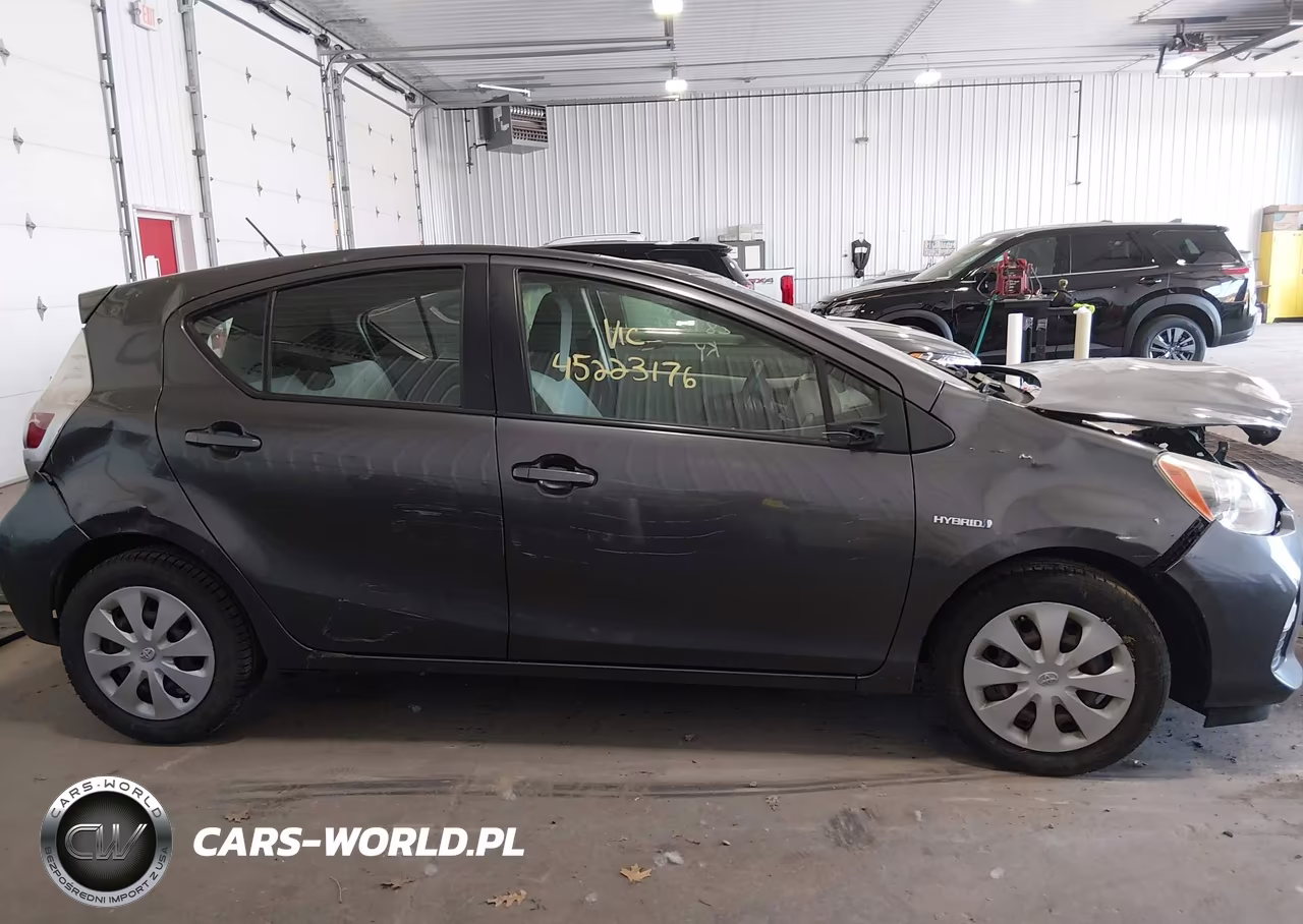 2014 Toyota Prius C One VIN:JTDKDTB30E1563086 - 13