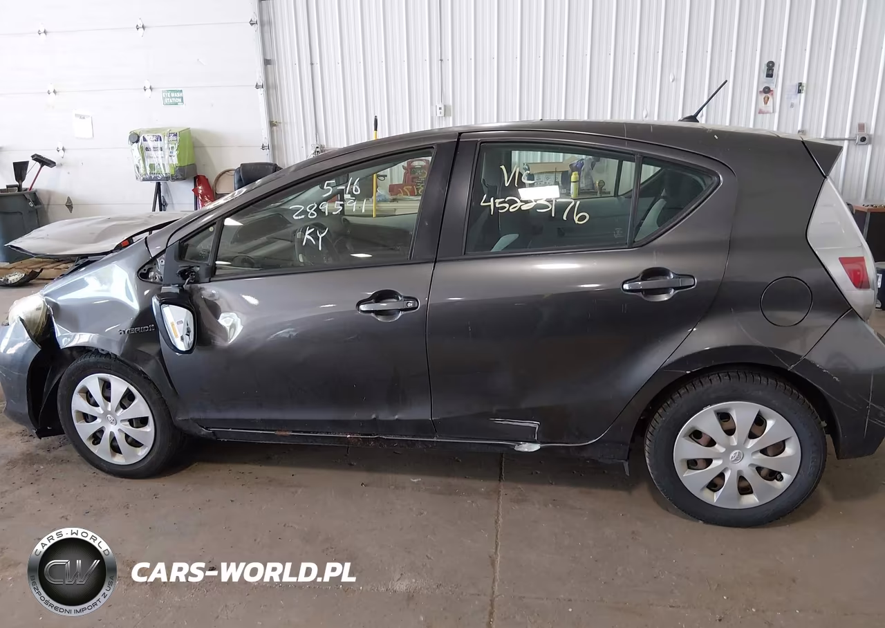 2014 Toyota Prius C One VIN:JTDKDTB30E1563086 - 14