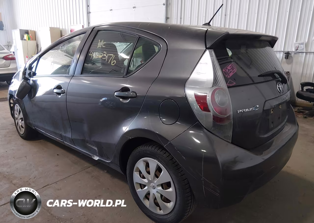 2014 Toyota Prius C One VIN:JTDKDTB30E1563086 - 3