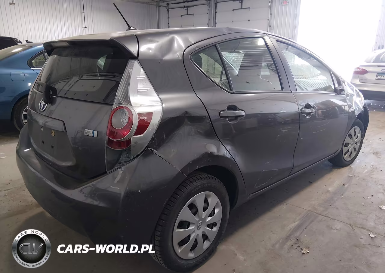 2014 Toyota Prius C One VIN:JTDKDTB30E1563086 - 4
