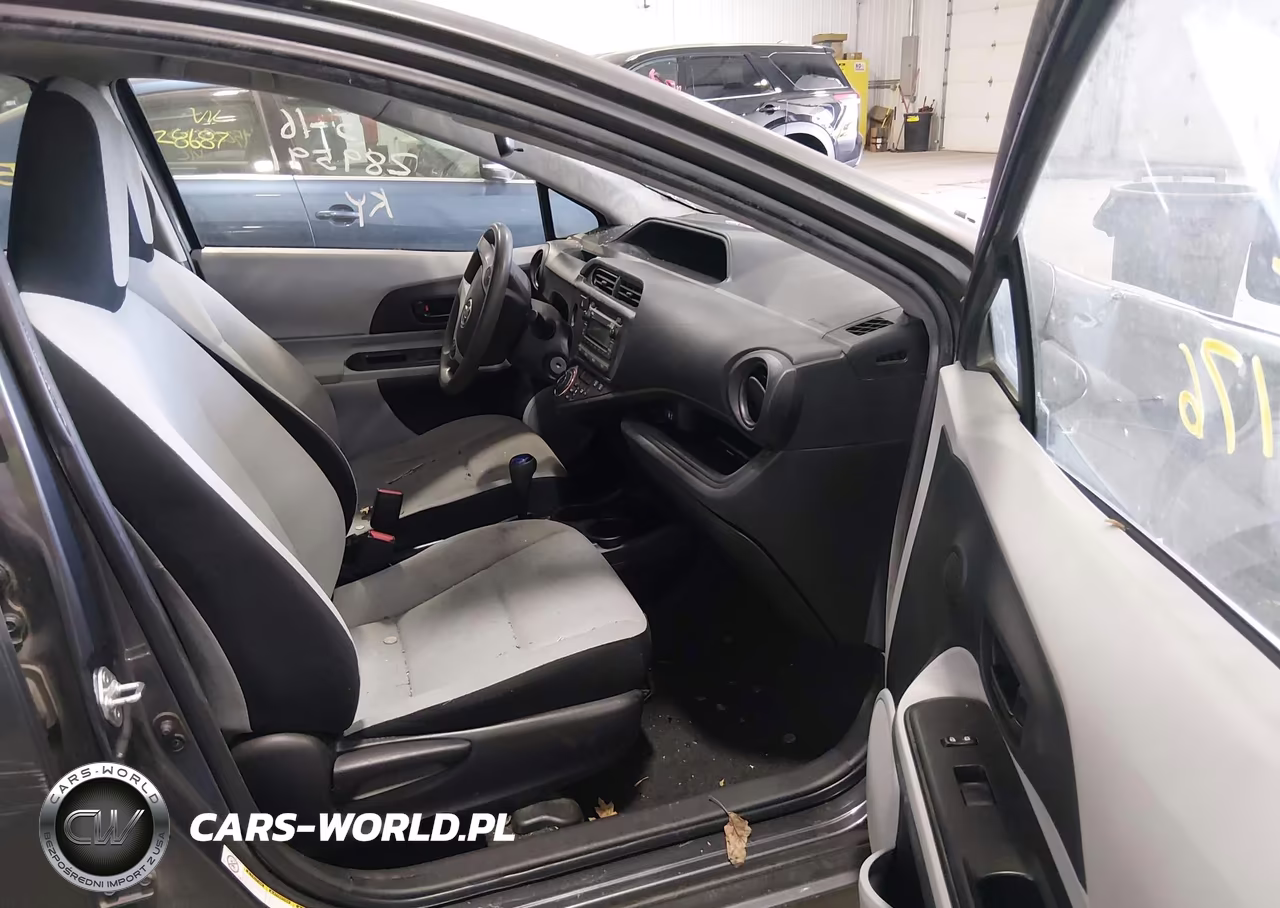 2014 Toyota Prius C One VIN:JTDKDTB30E1563086 - 5