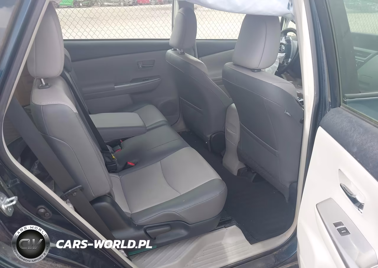 2017 Toyota Prius V Four VIN:JTDZN3EUXHJ064834 - 8