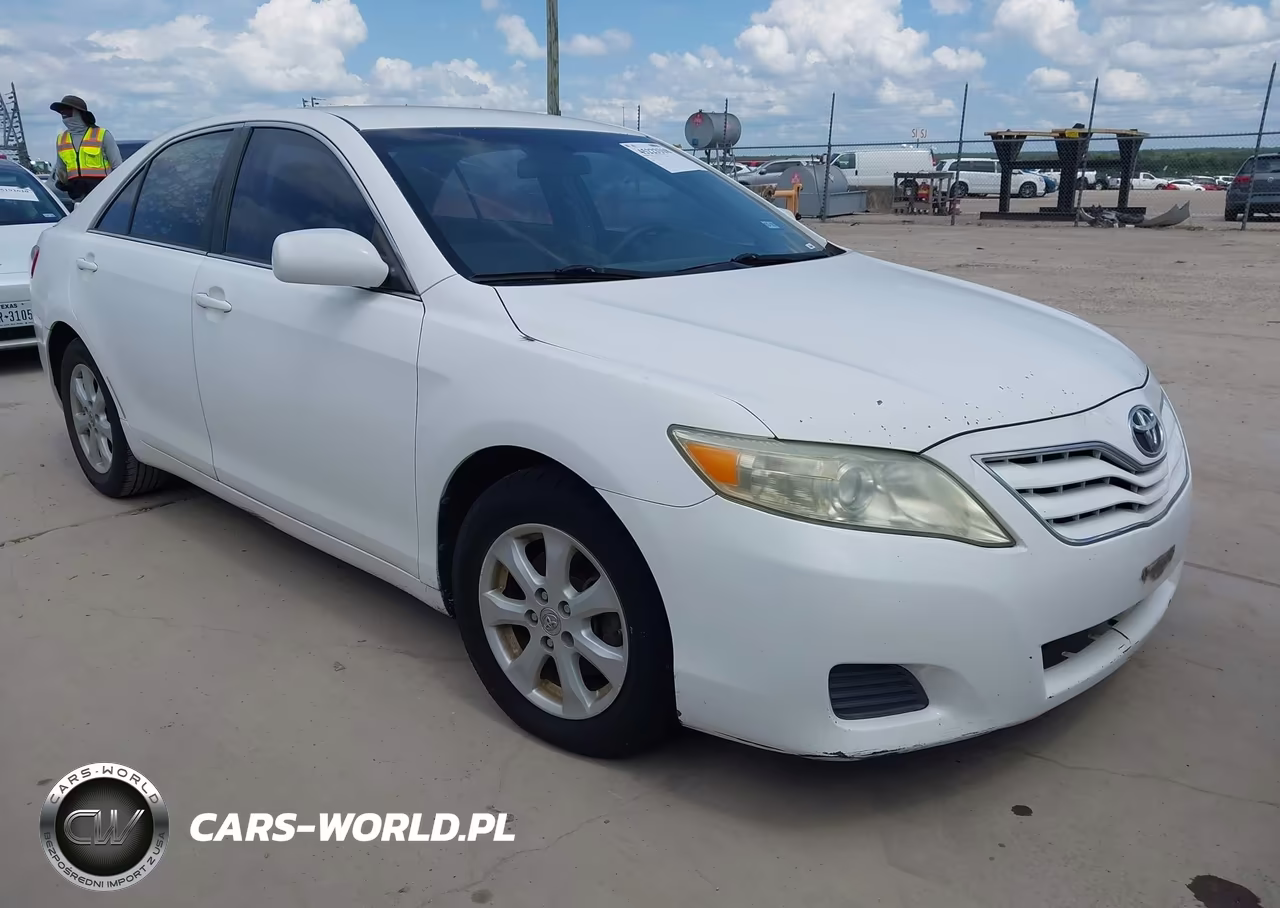 2011 Toyota Camry Le V6 – zdjęcie 1 z 11