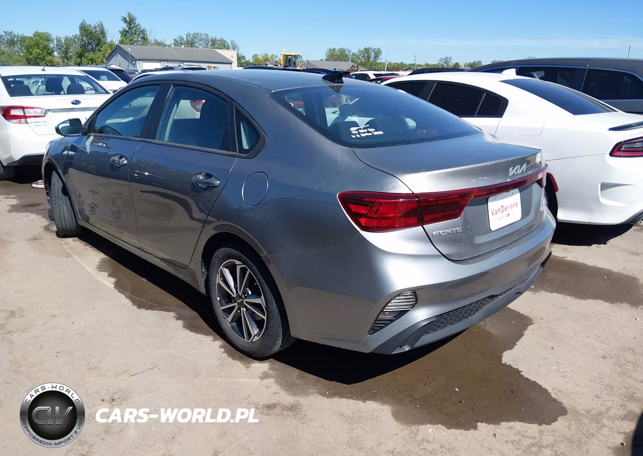 2022 Kia Forte Lxs VIN:3KPF24AD1NE454642 - 3