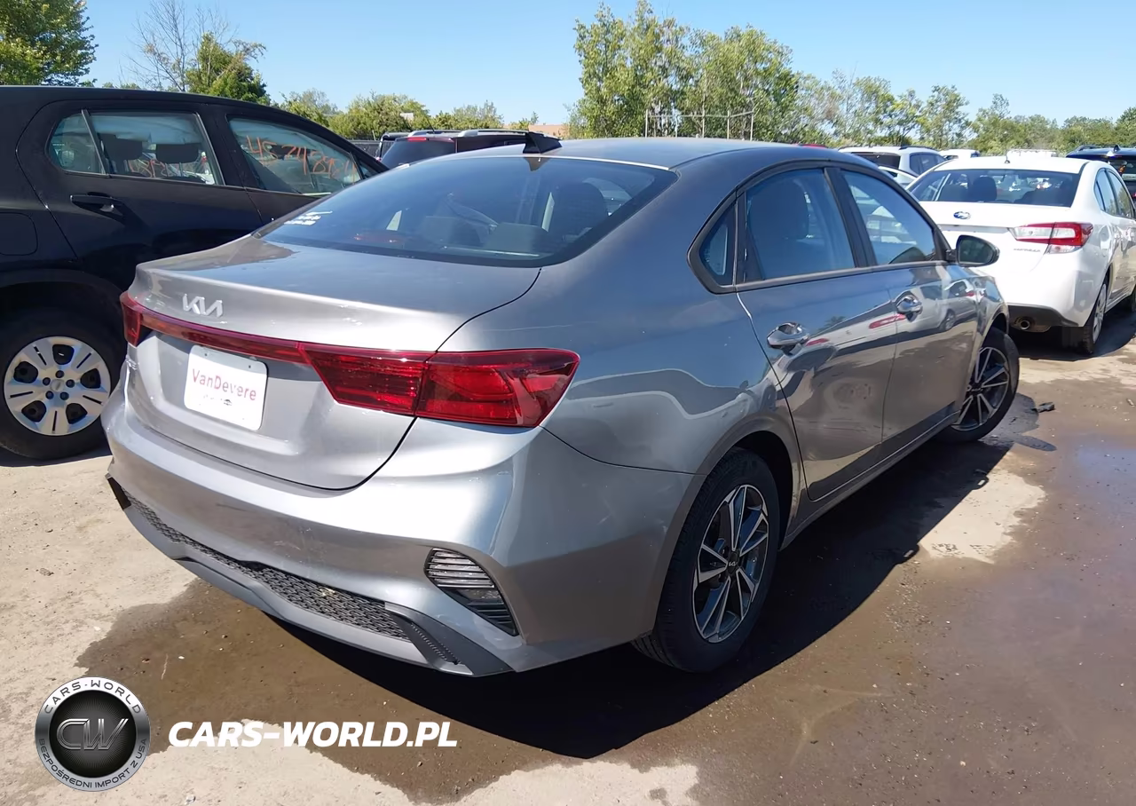 2022 Kia Forte Lxs VIN:3KPF24AD1NE454642 - 4