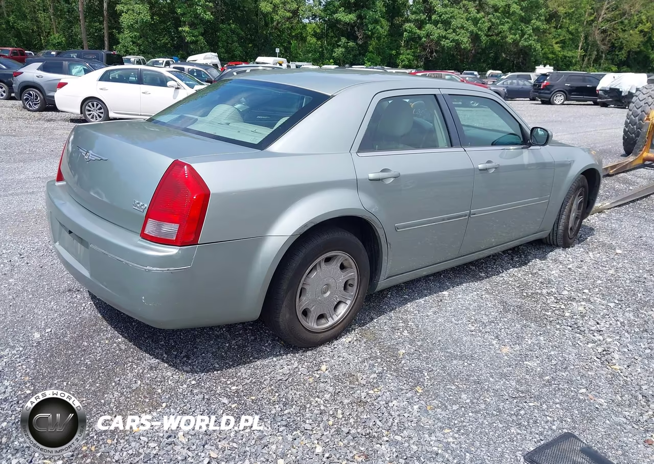 2005 Chrysler 300 Touring VIN:2C3AA53G35H131034 - 4