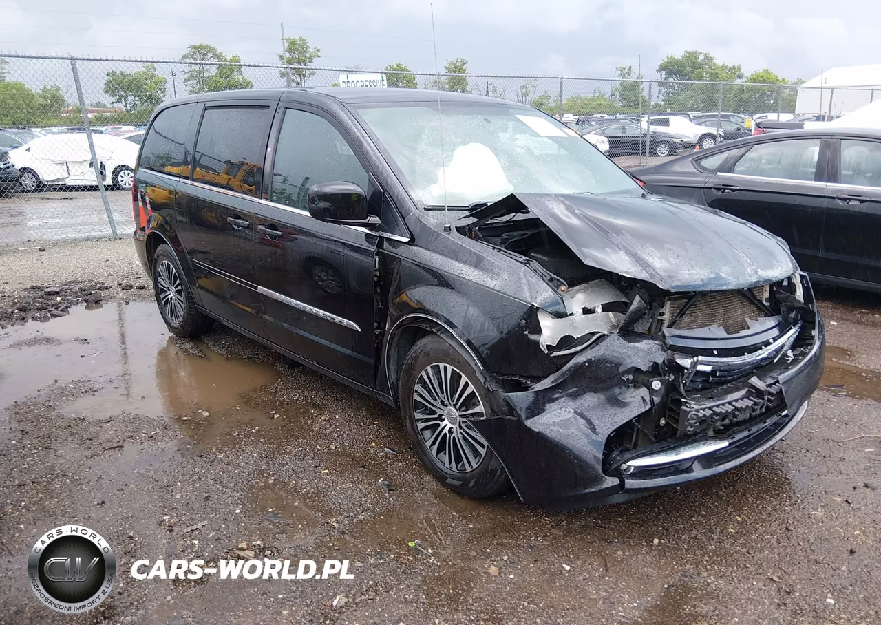 2014 Chrysler Town & Country S – zdjęcie 1 z 16