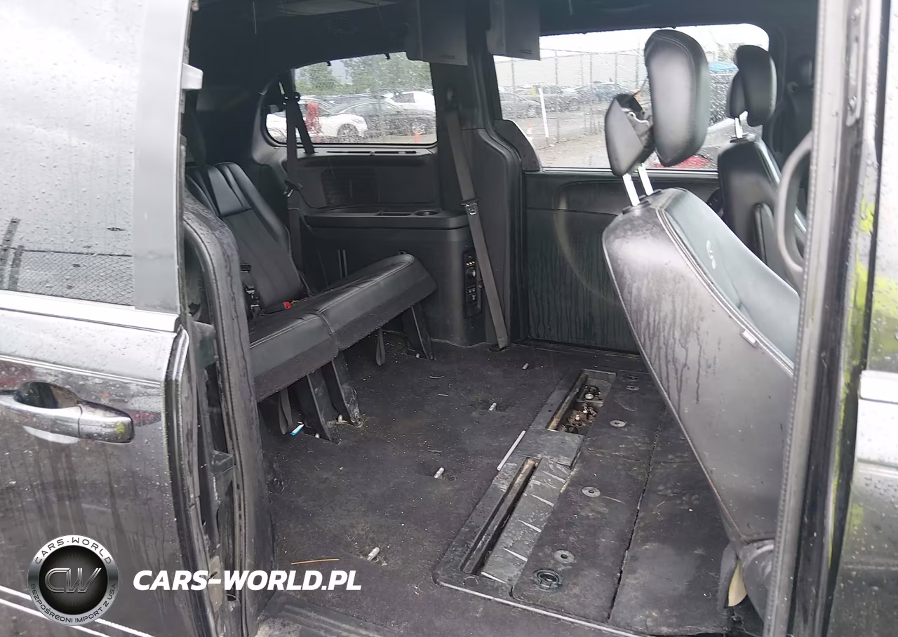 2014 Chrysler Town & Country S VIN:2C4RC1HG3ER277180 - 8