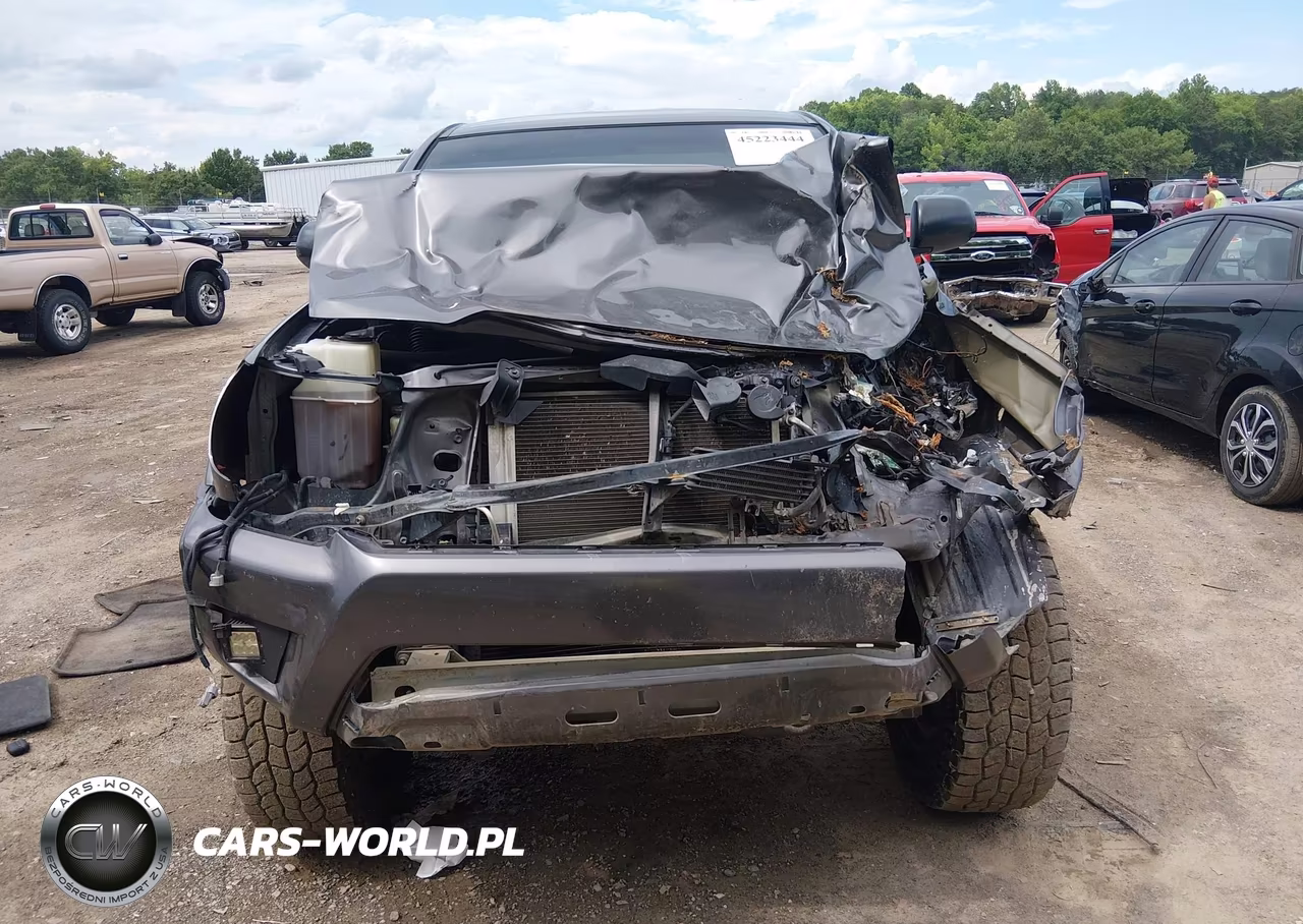2015 Toyota Tacoma Base V6 VIN:5TFLU4EN3FX125815 - 12