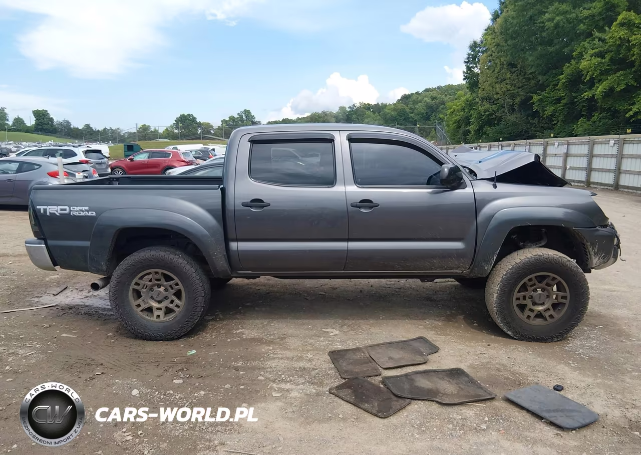 2015 Toyota Tacoma Base V6 VIN:5TFLU4EN3FX125815 - 13