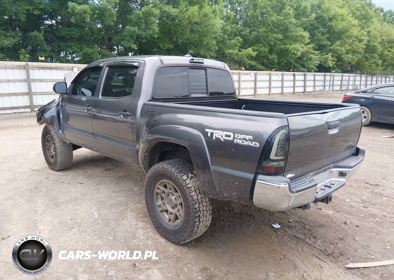 2015 Toyota Tacoma Base V6 VIN:5TFLU4EN3FX125815 - 3