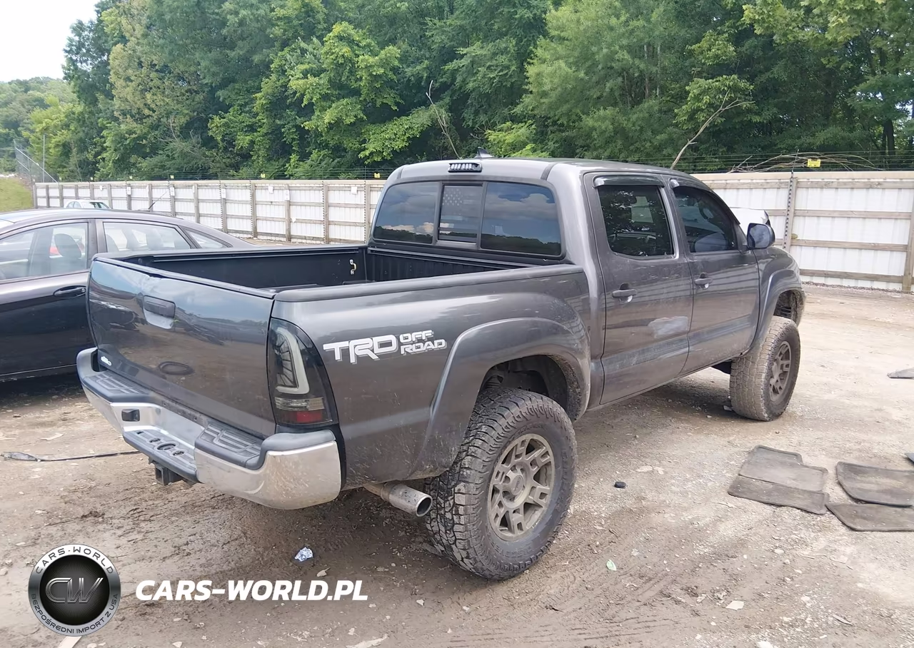 2015 Toyota Tacoma Base V6 VIN:5TFLU4EN3FX125815 - 4