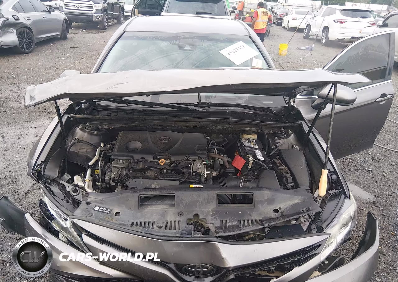 2018 Toyota Camry Le VIN:4T1B11HK2JU594985 - 10
