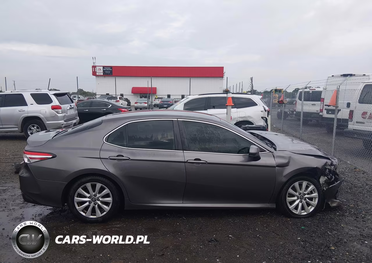 2018 Toyota Camry Le VIN:4T1B11HK2JU594985 - 13