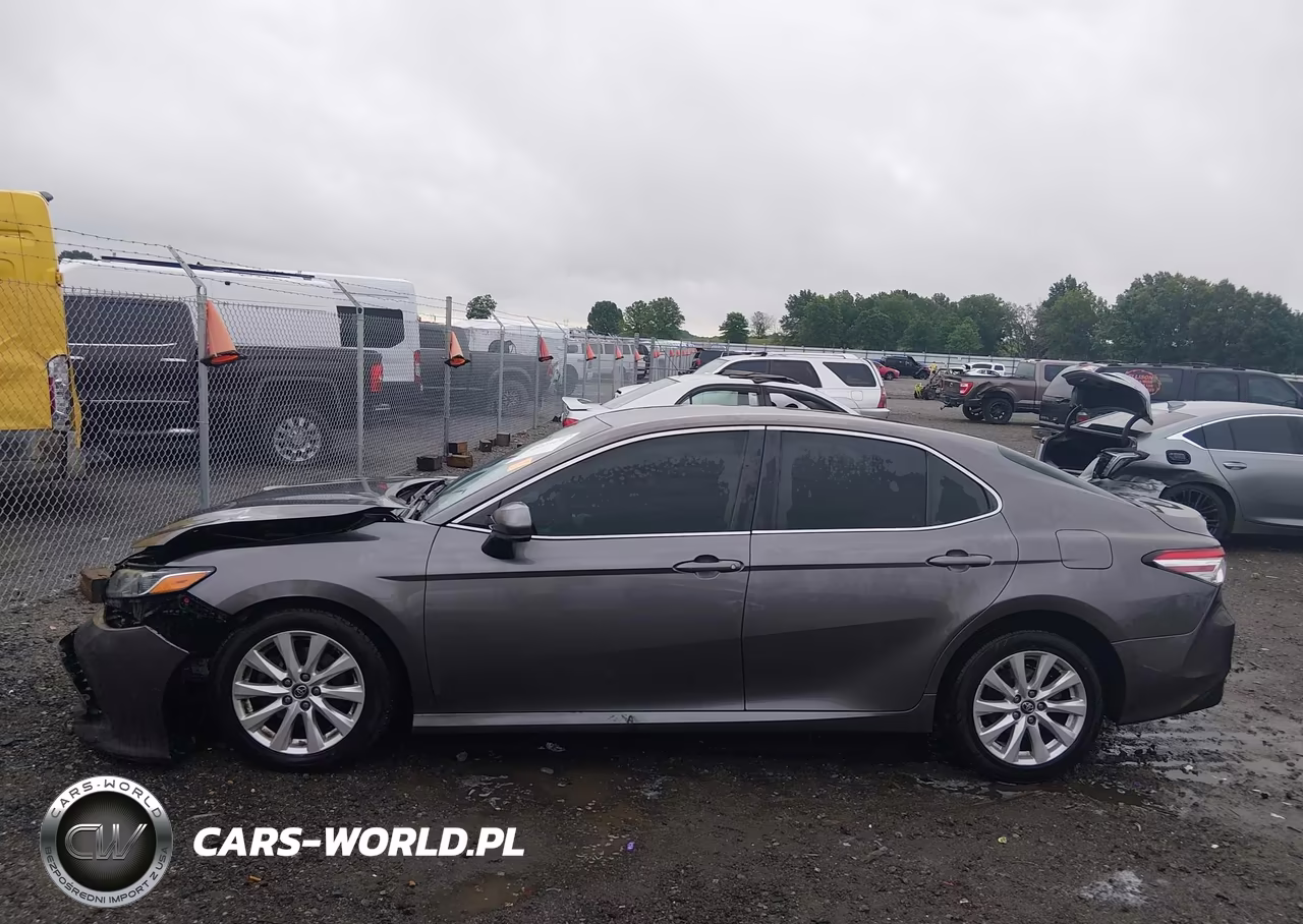 2018 Toyota Camry Le VIN:4T1B11HK2JU594985 - 14