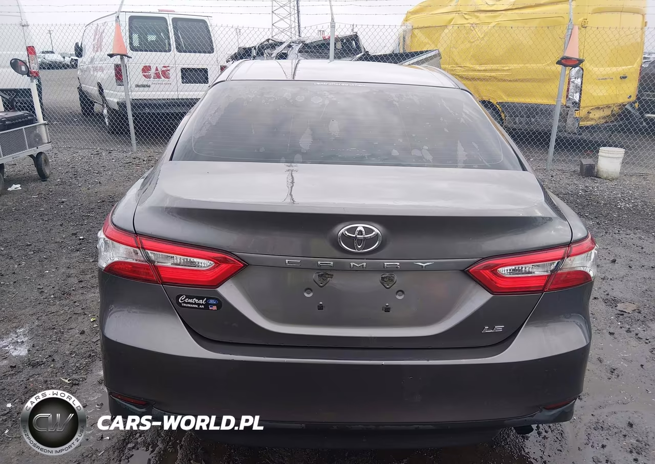 2018 Toyota Camry Le VIN:4T1B11HK2JU594985 - 16