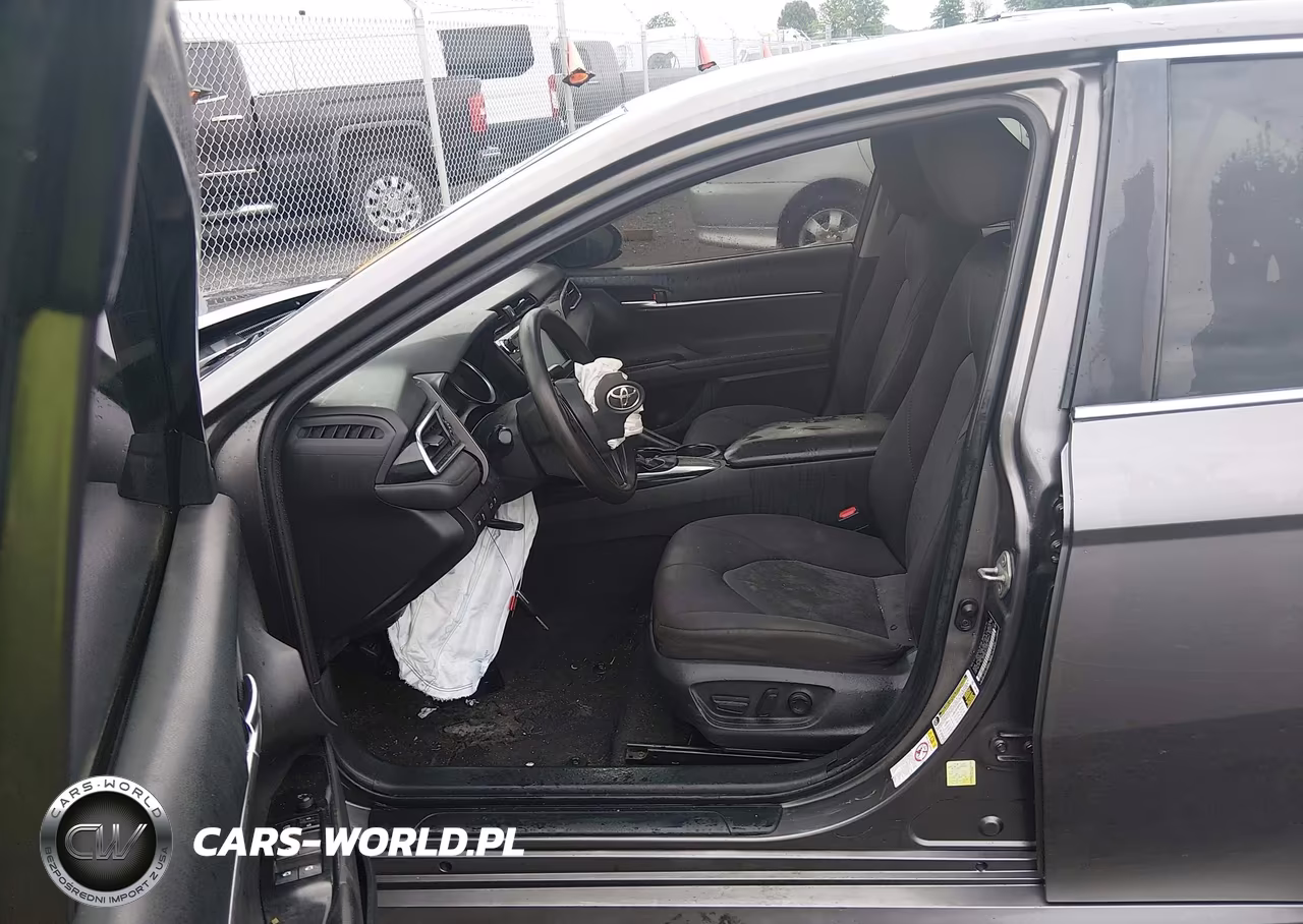 2018 Toyota Camry Le VIN:4T1B11HK2JU594985 - 17