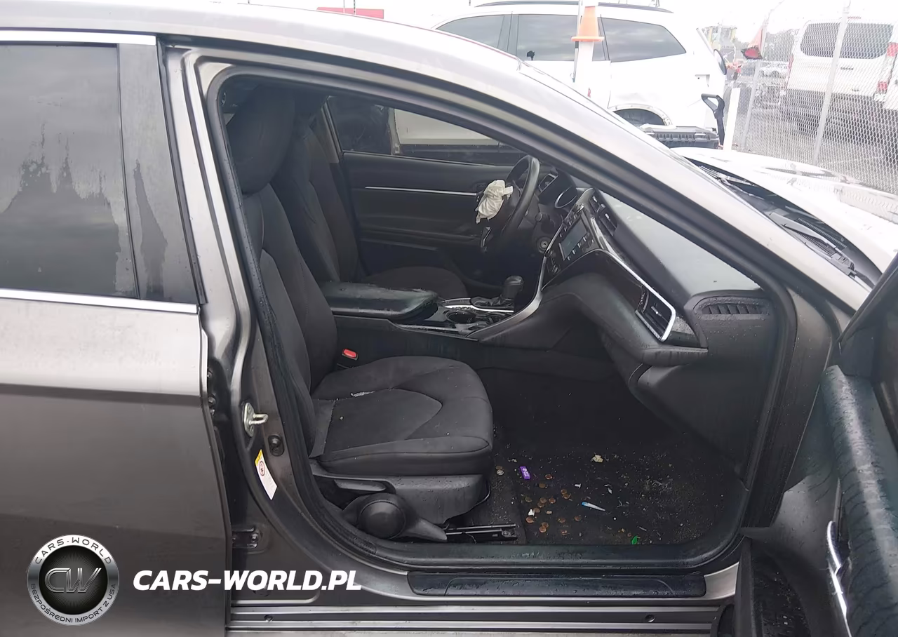 2018 Toyota Camry Le VIN:4T1B11HK2JU594985 - 5