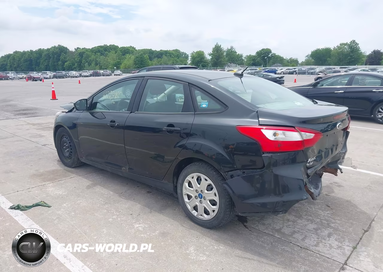2012 Ford Focus Se VIN:1FAHP3F21CL336015 - 3