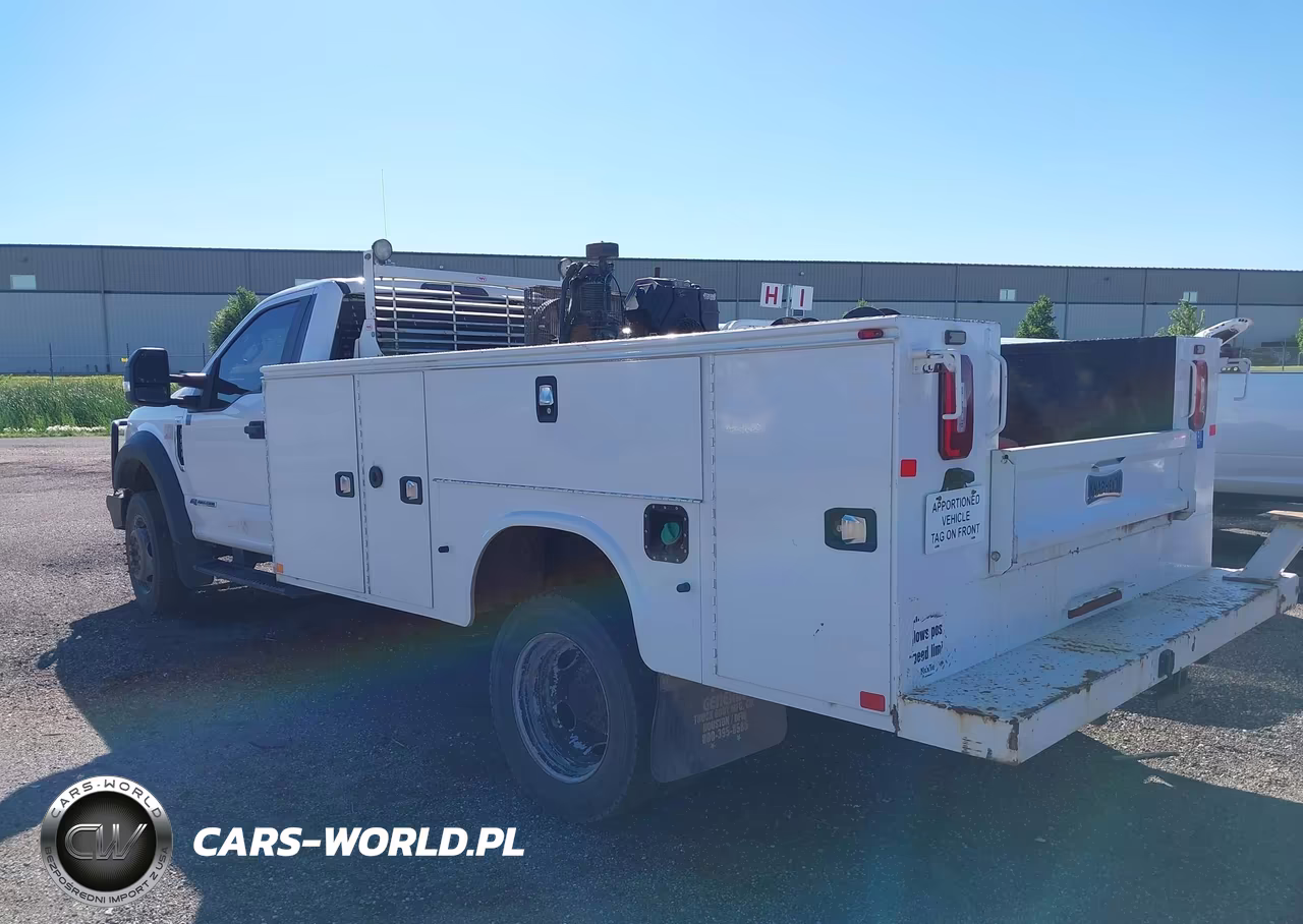 2018 Ford F-450 Chassis Xl VIN:1FDUF4HT2JEC94796 - 3