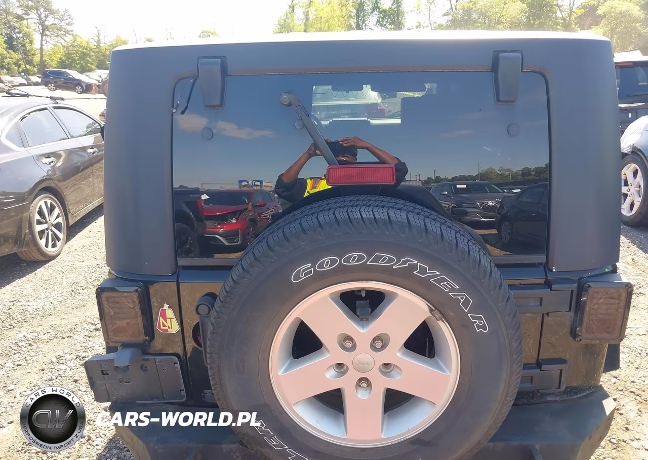 2007 Jeep Wrangler Unlimited Sahara VIN:1J8GA59197L163364 - 16