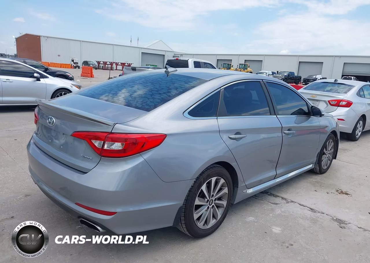 2016 Hyundai Sonata Sport VIN:5NPE34AF3GH319669 - 4