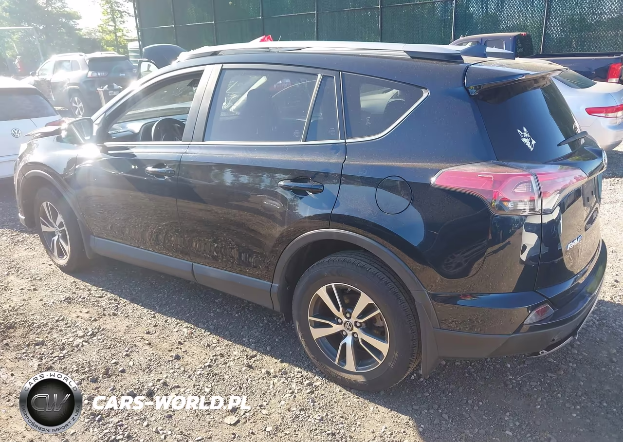 2017 Toyota Rav4 Xle VIN:JTMRFREV3HD220493 - 3