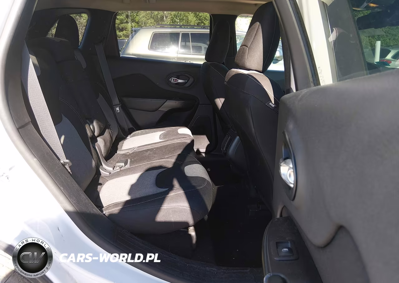 2014 Jeep Cherokee Latitude VIN:1C4PJMCS4EW184265 - 8