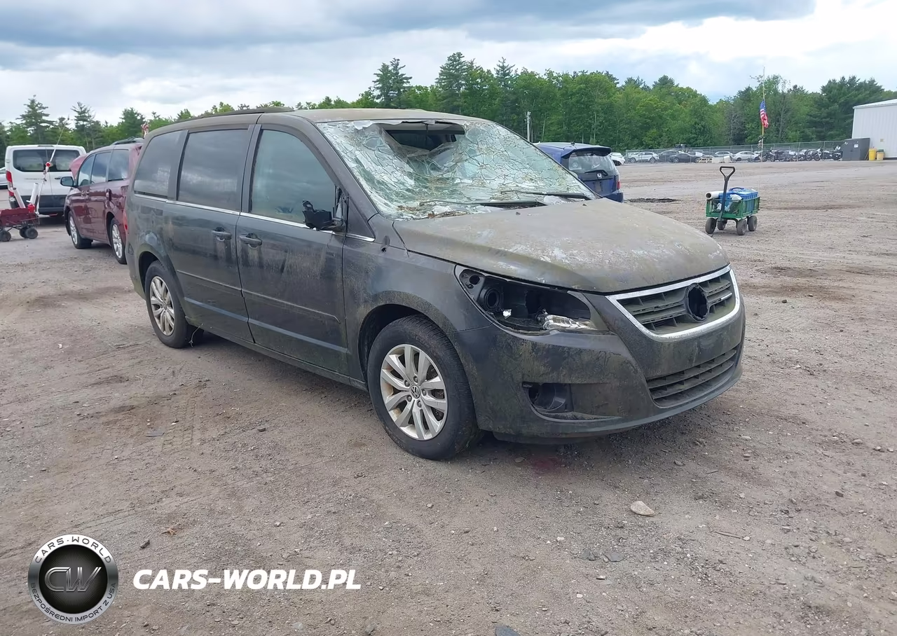2012 Volkswagen Routan Se