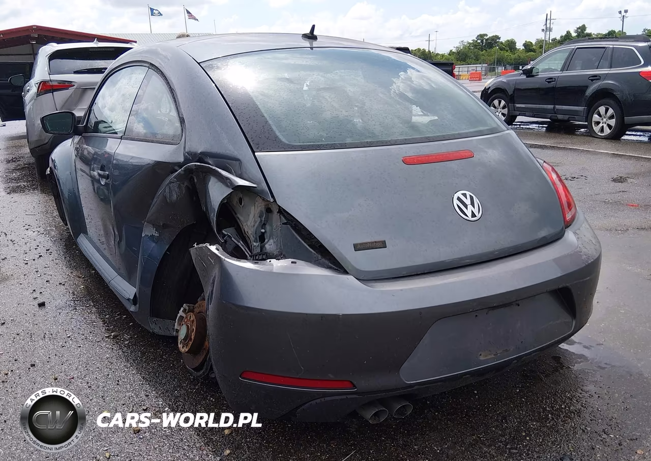 2014 Volkswagen Beetle 2.5L Entry VIN:3VWFP7AT8EM625206 - 3