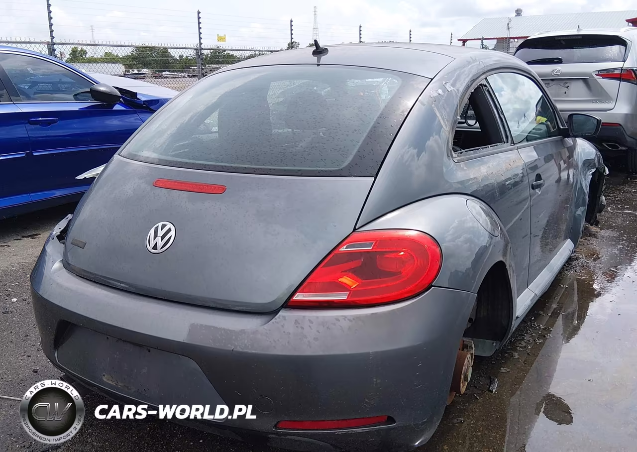 2014 Volkswagen Beetle 2.5L Entry VIN:3VWFP7AT8EM625206 - 4