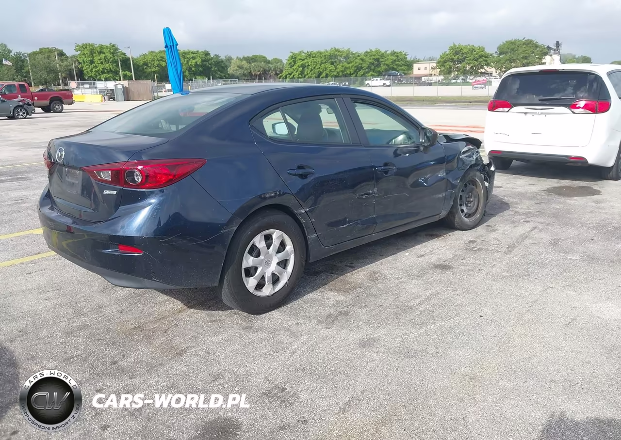 2018 Mazda Mazda3 Sport VIN:3MZBN1U76JM169247 - 4