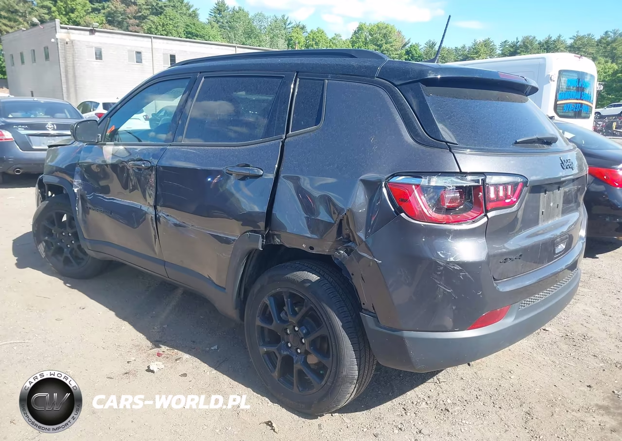 2022 Jeep Compass Altitude 4X4 VIN:3C4NJDBB2NT180259 - 3