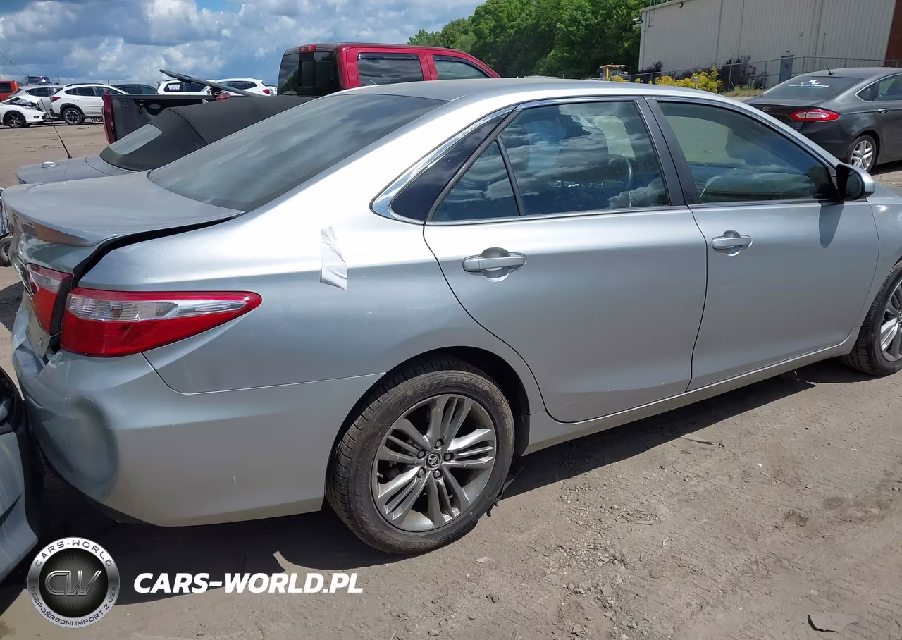 2015 Toyota Camry Se VIN:4T1BF1FK1FU071467 - 4
