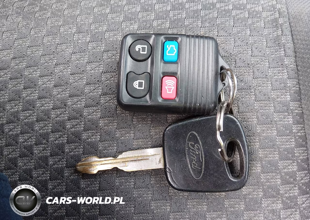 2005 Ford Focus Zx3 VIN:3FAHP31N75R125097 - 11