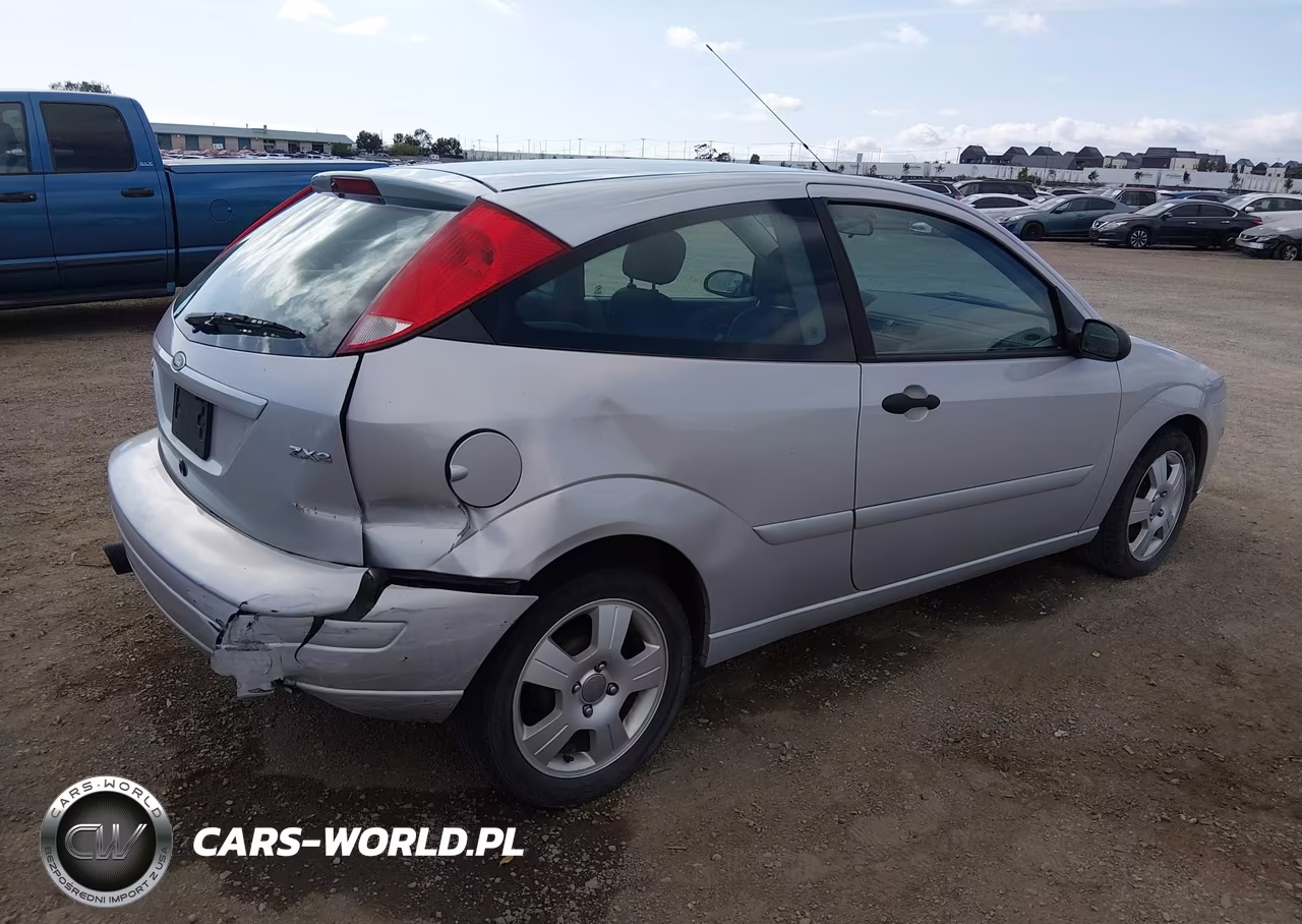 2005 Ford Focus Zx3 VIN:3FAHP31N75R125097 - 4