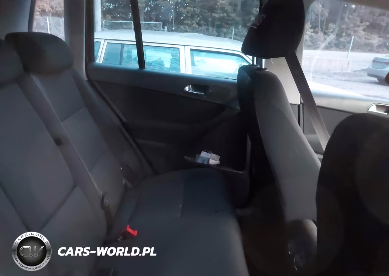 2011 Volkswagen Tiguan S VIN:WVGBV7AX1BW527636 - 8