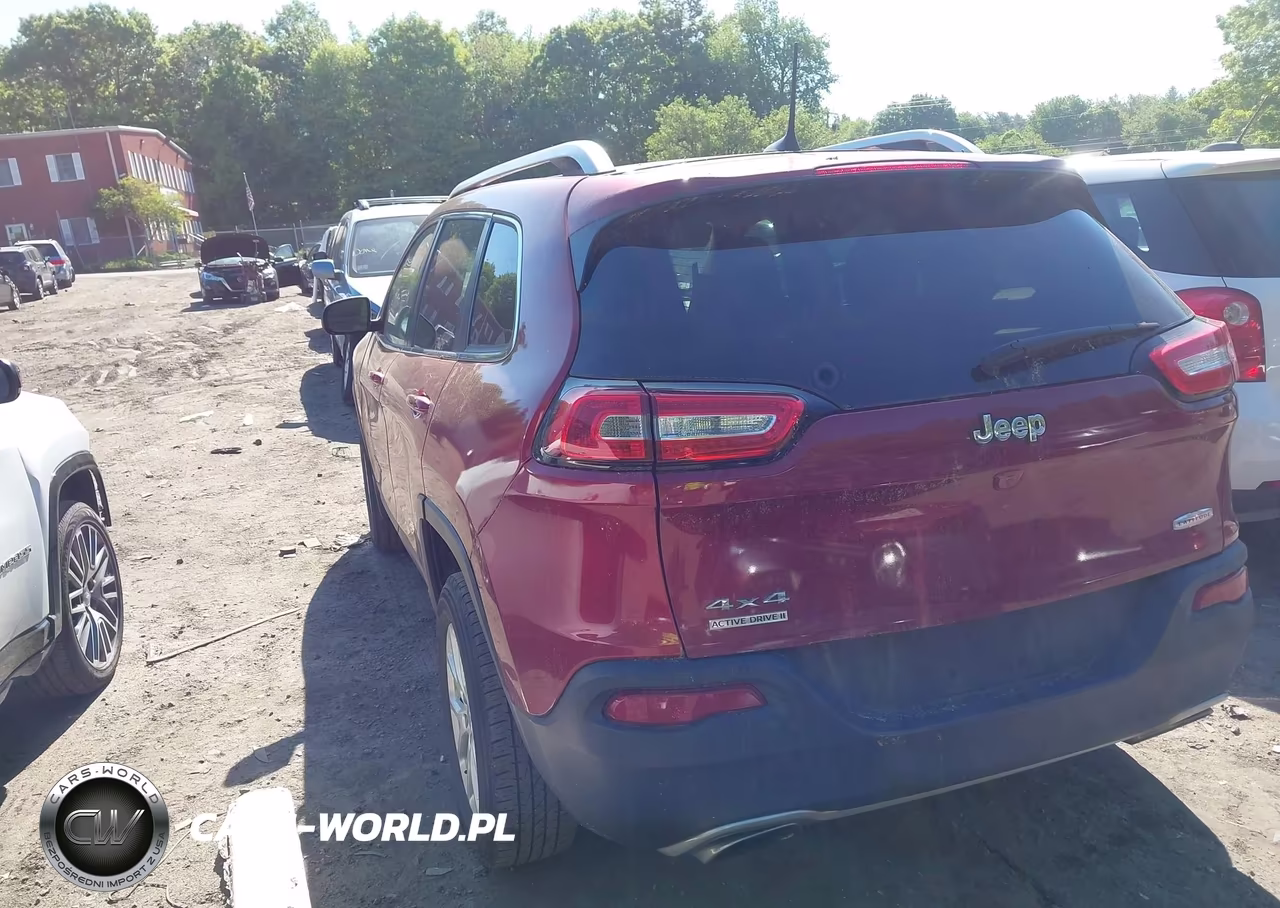 2016 Jeep Cherokee Latitude VIN:1C4PJMCBXGW111789 - 3