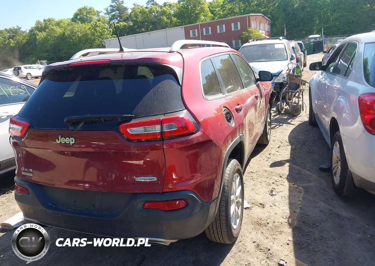 2016 Jeep Cherokee Latitude VIN:1C4PJMCBXGW111789 - 4