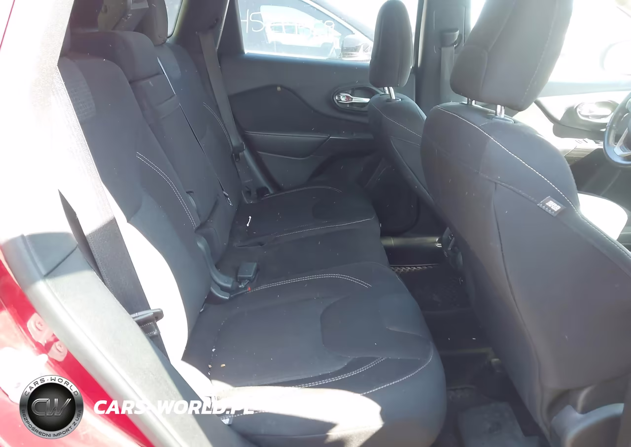 2016 Jeep Cherokee Latitude VIN:1C4PJMCBXGW111789 - 8