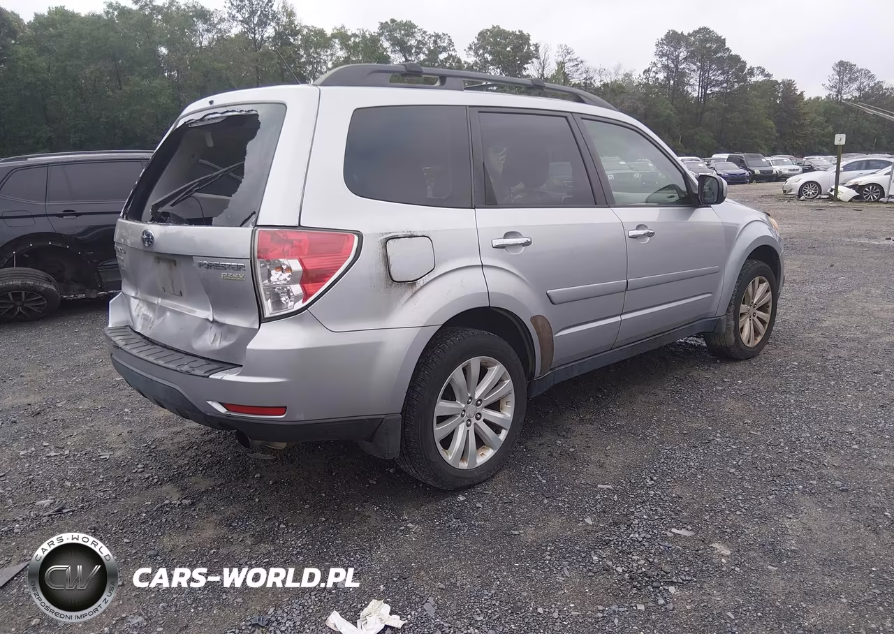 2013 Subaru Forester 2.5X Premium VIN:JF2SHADC8DH432193 - 4