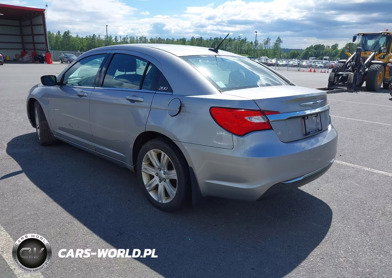 2013 Chrysler 200 Touring VIN:1C3CCBBB4DN573558 - 3