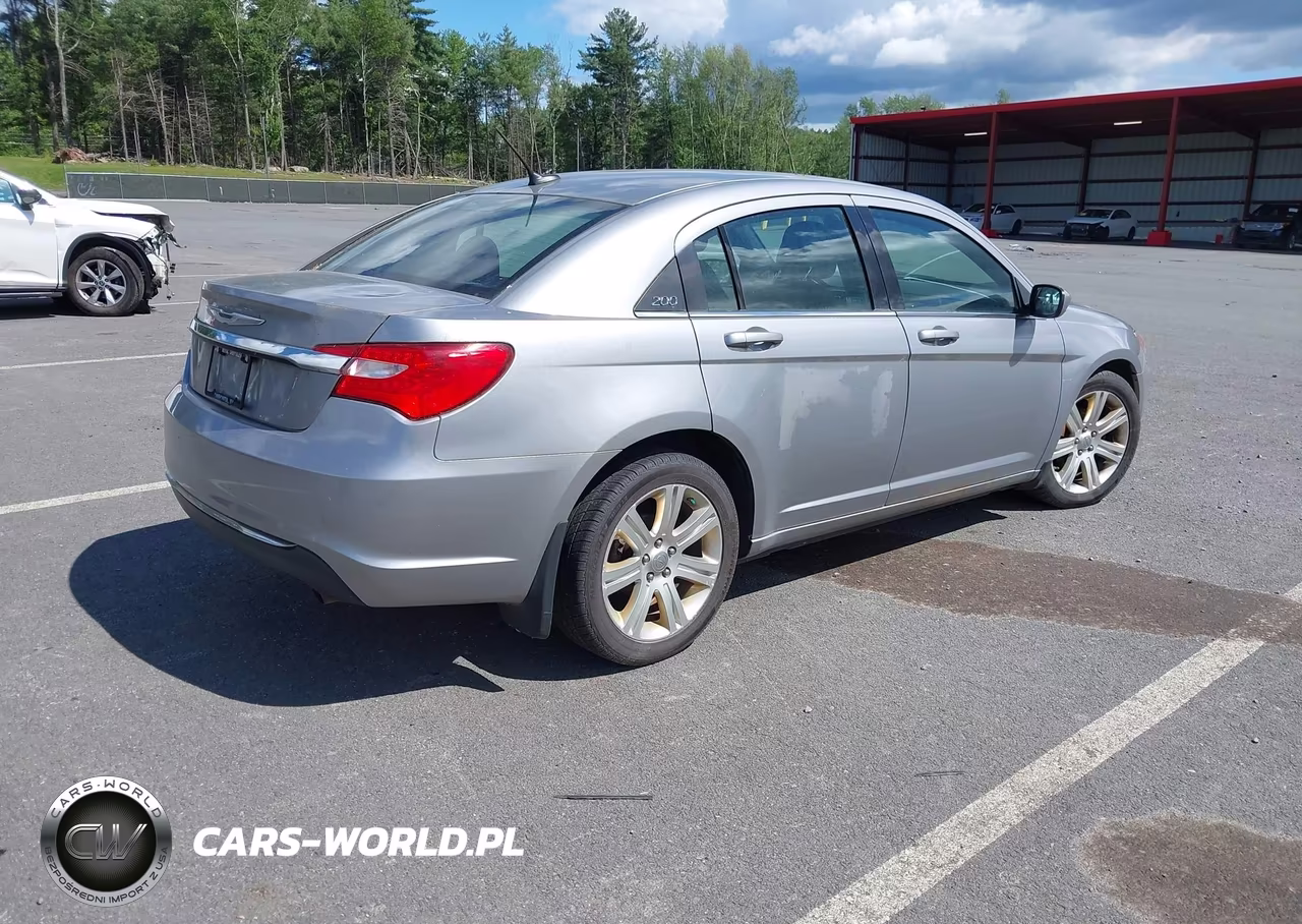 2013 Chrysler 200 Touring VIN:1C3CCBBB4DN573558 - 4