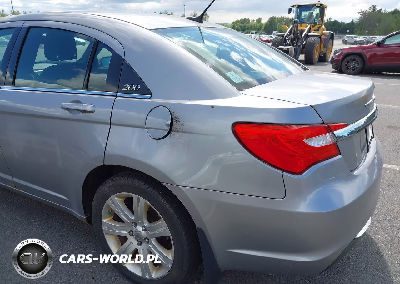 2013 Chrysler 200 Touring VIN:1C3CCBBB4DN573558 - 6