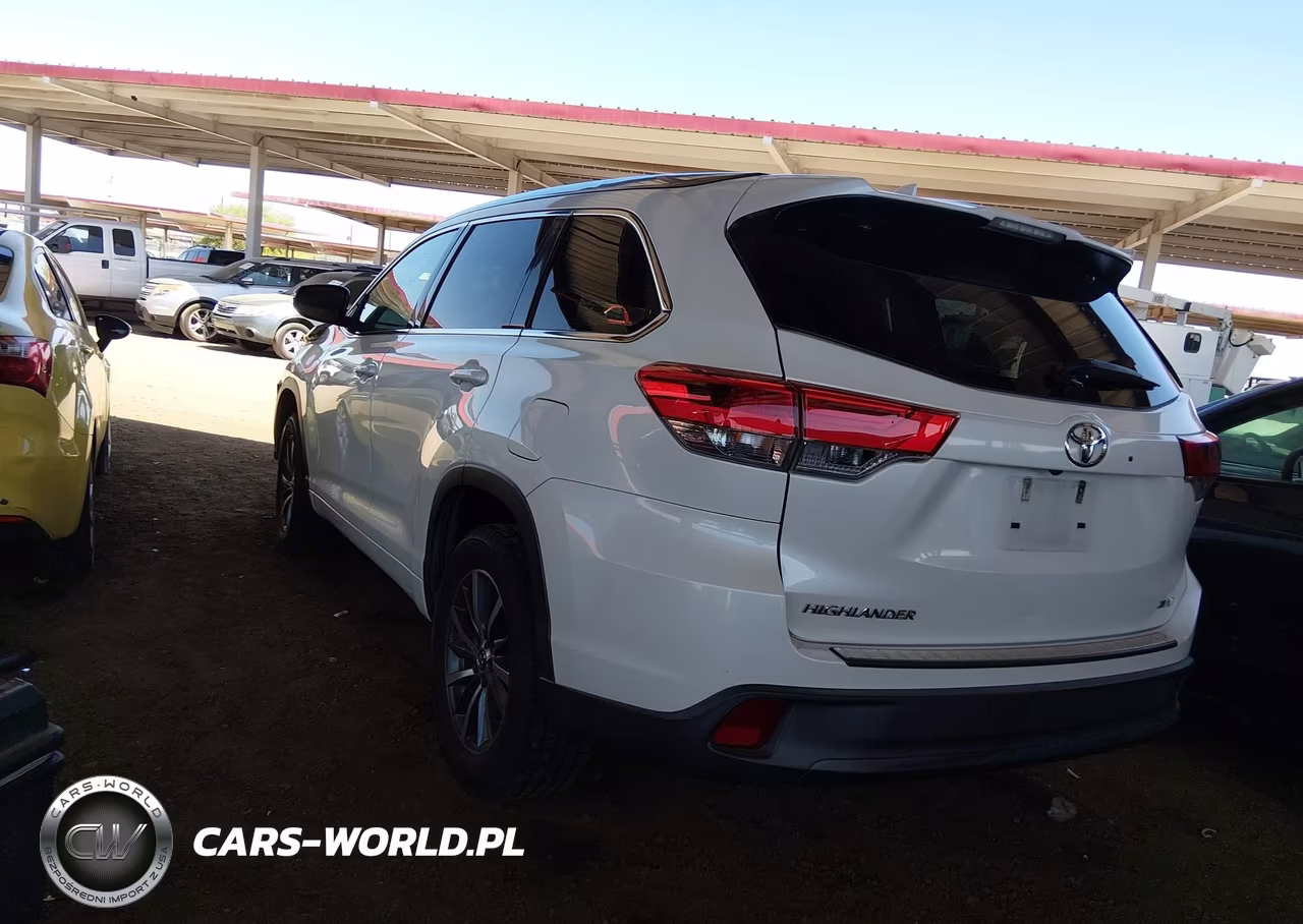 2017 Toyota Highlander Xle VIN:5TDKZRFH4HS525992 - 3
