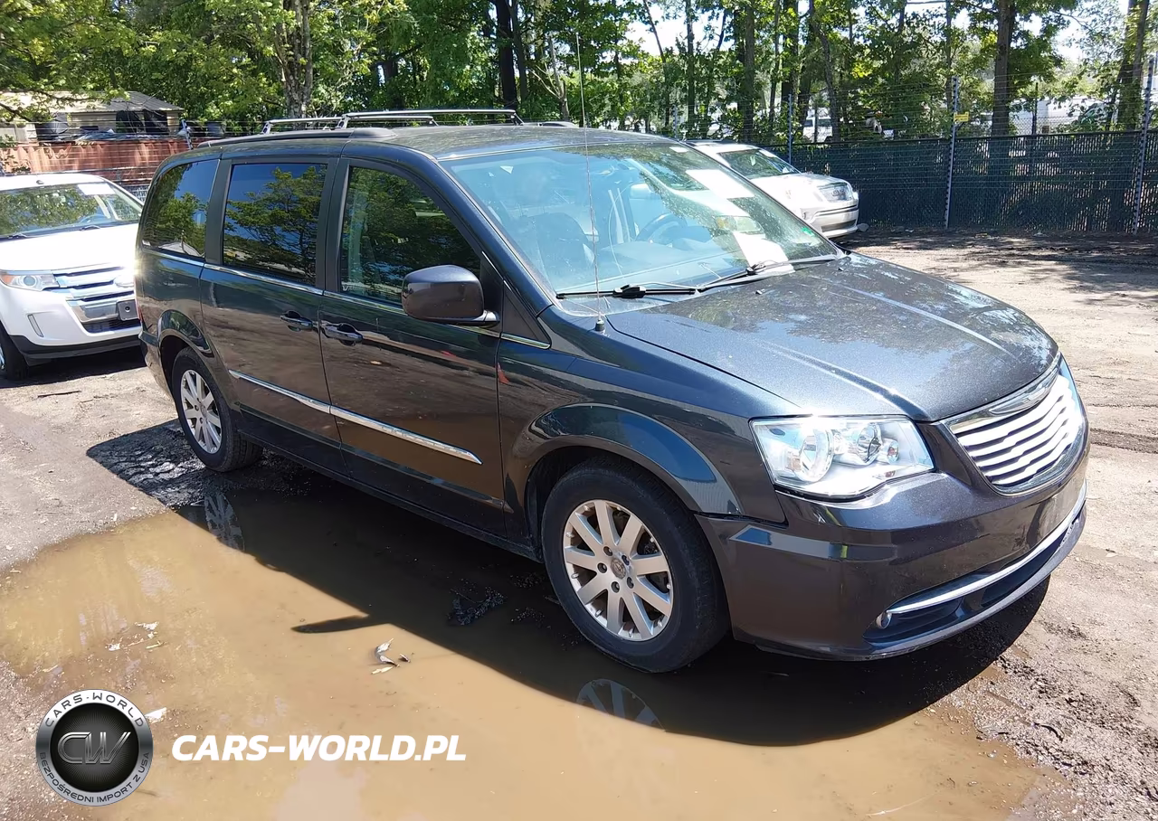 2013 Chrysler Town & Country Touring – zdjęcie 1 z 11