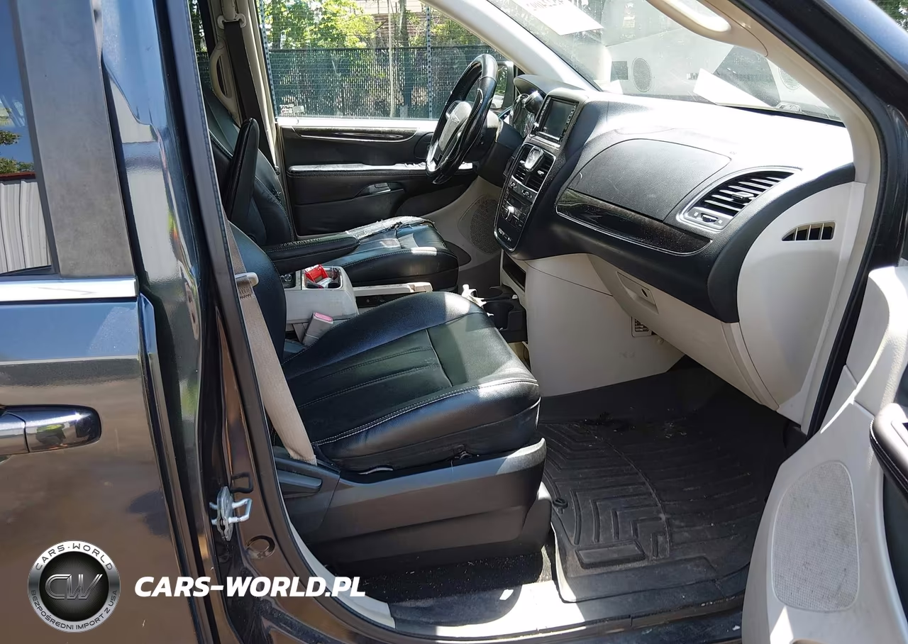2013 Chrysler Town & Country Touring VIN:2C4RC1BG6DR691335 - 5