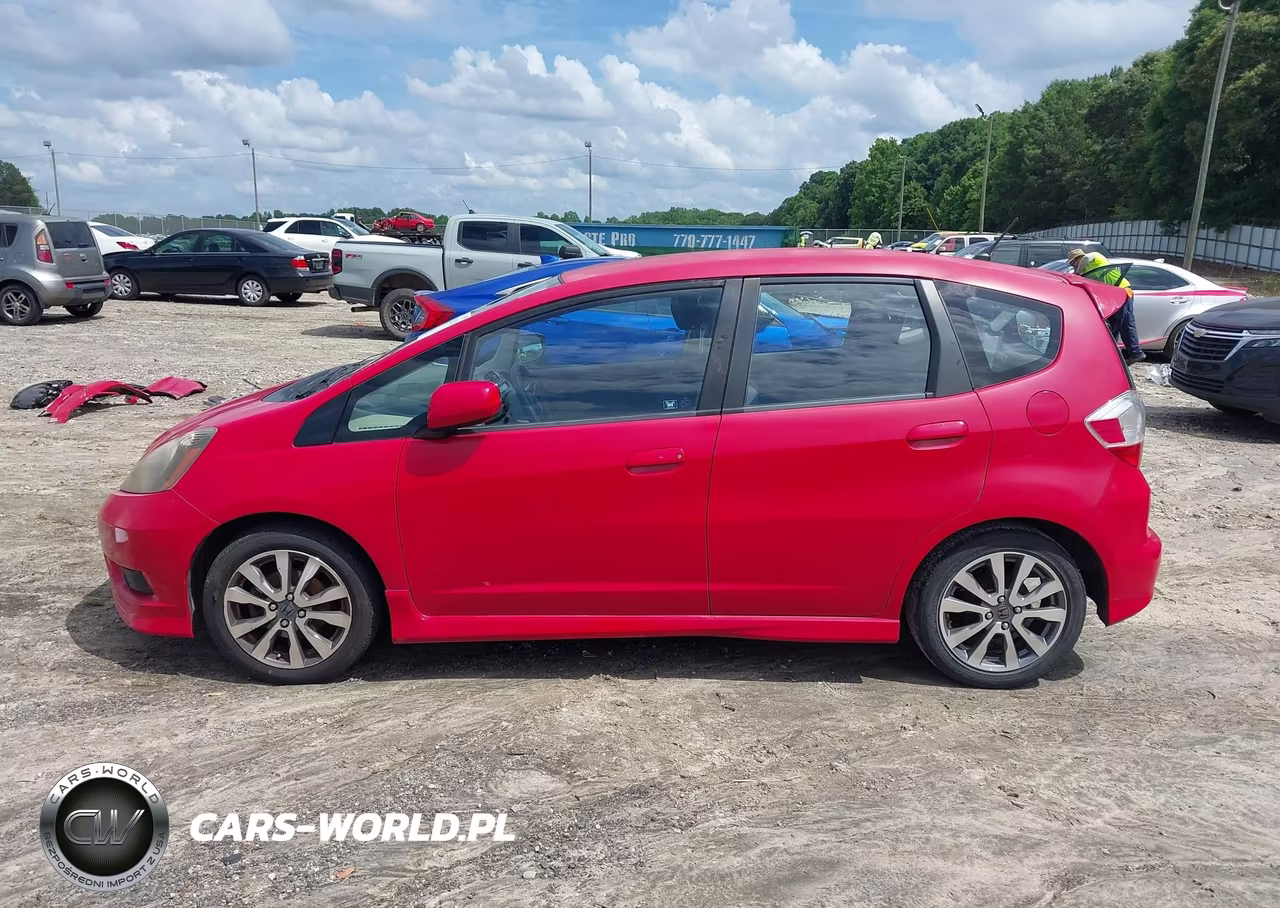 2013 Honda Fit Sport VIN:JHMGE8H55DC071292 - 14