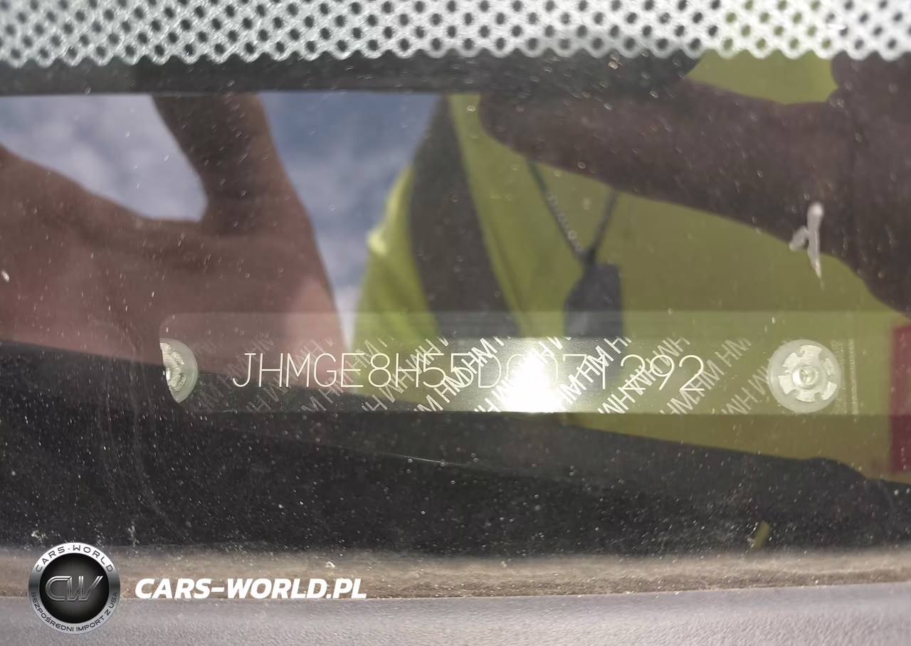 2013 Honda Fit Sport VIN:JHMGE8H55DC071292 - 17