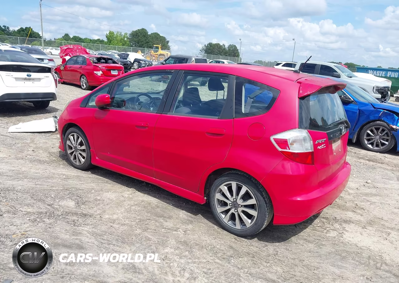 2013 Honda Fit Sport VIN:JHMGE8H55DC071292 - 3